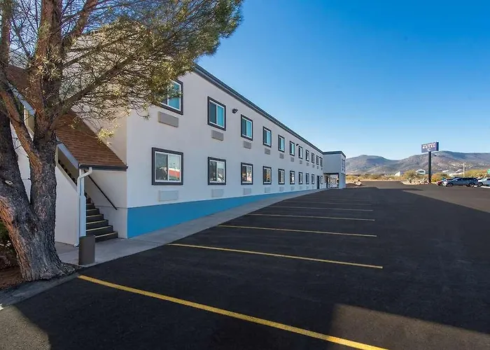 Hotel Surestay By Western Camp